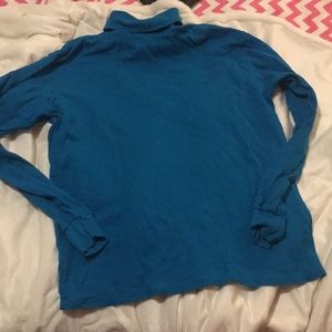 A turquoise shirt that is in great condition